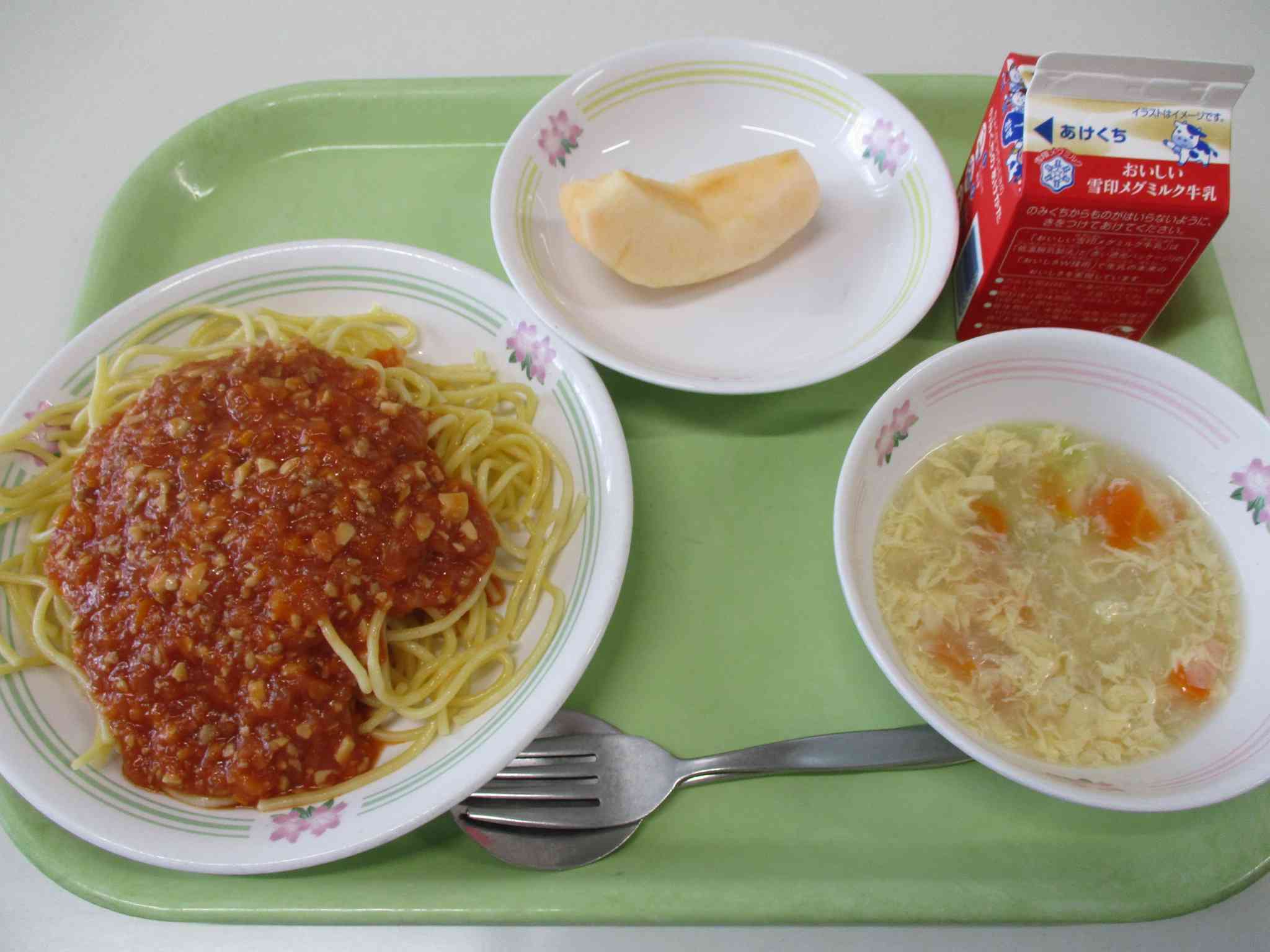 給食 品川区立第二延山小学校