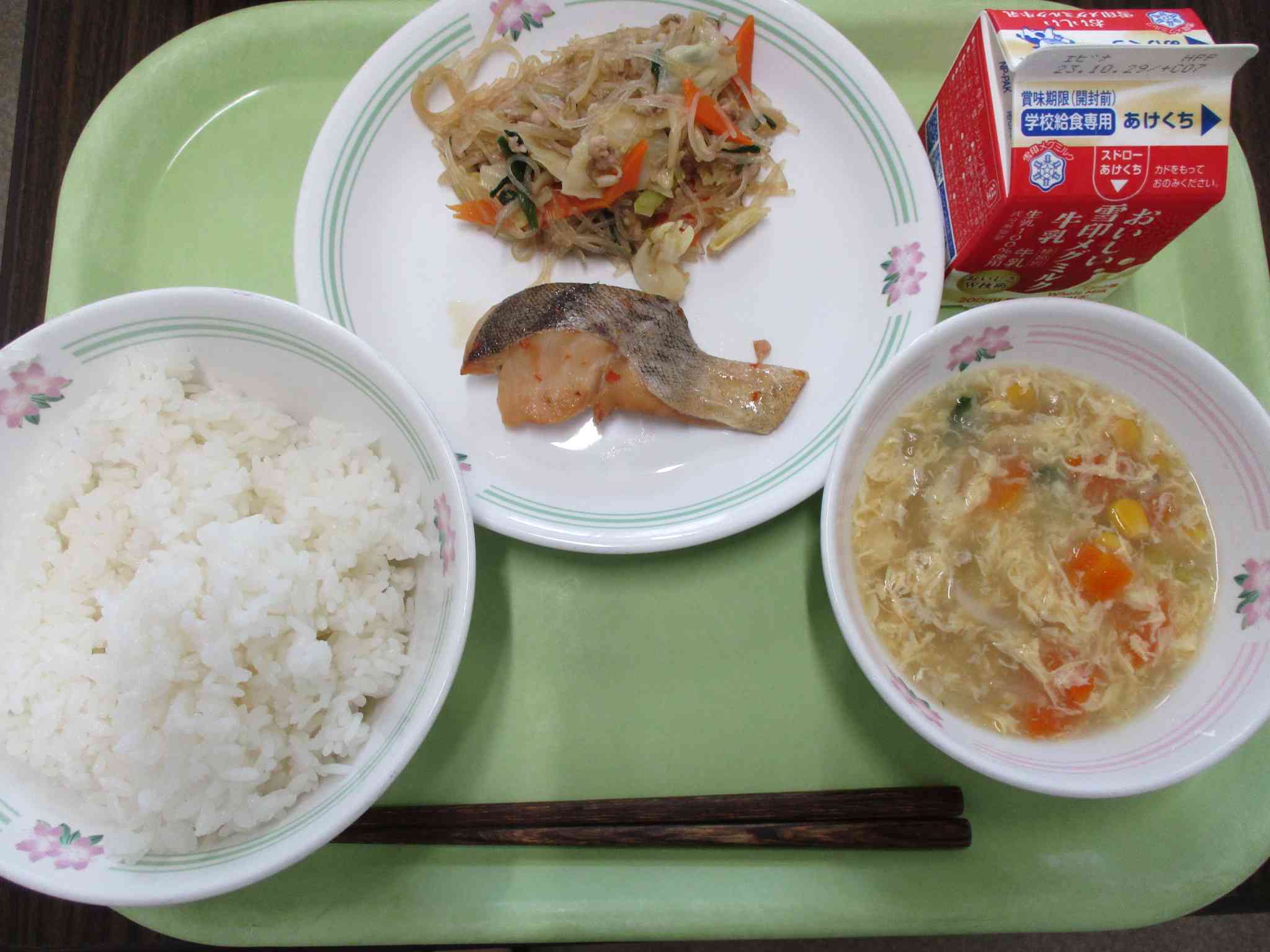 給食 品川区立第二延山小学校